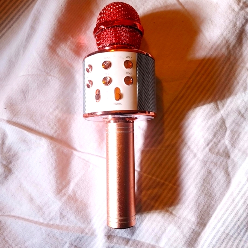 Rose Gold Bluetooth Wireless Karaoke Microphone w/ Recording - Fun & Easy To Use